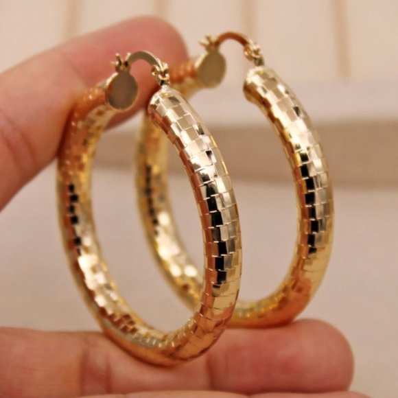 NEW 18K Gold Big Vintage Hoop Textured Drop Earrings 2 inch Hoops - Picture 6 of 7